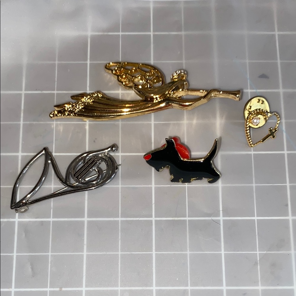 A set of vintage pins/brooches. Black Scottie dog, angel, heart and French horn